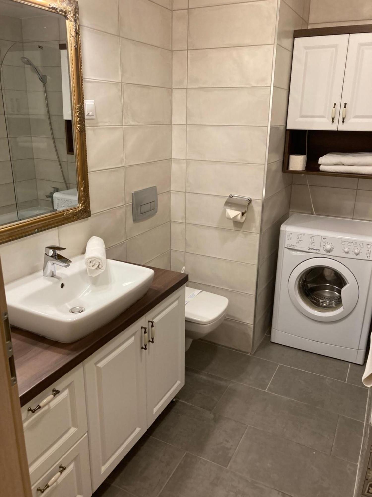 Swu Broadway Villa Budapest Phòng bức ảnh